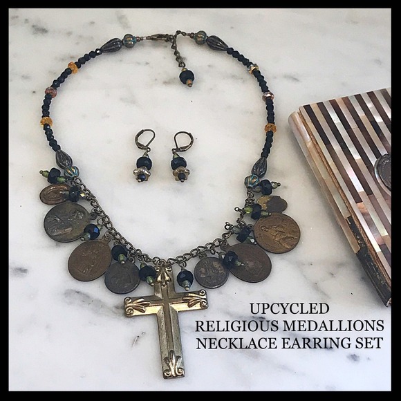 Jewelry - Vintage Religious Medallion &‎ Cross Charm Necklace